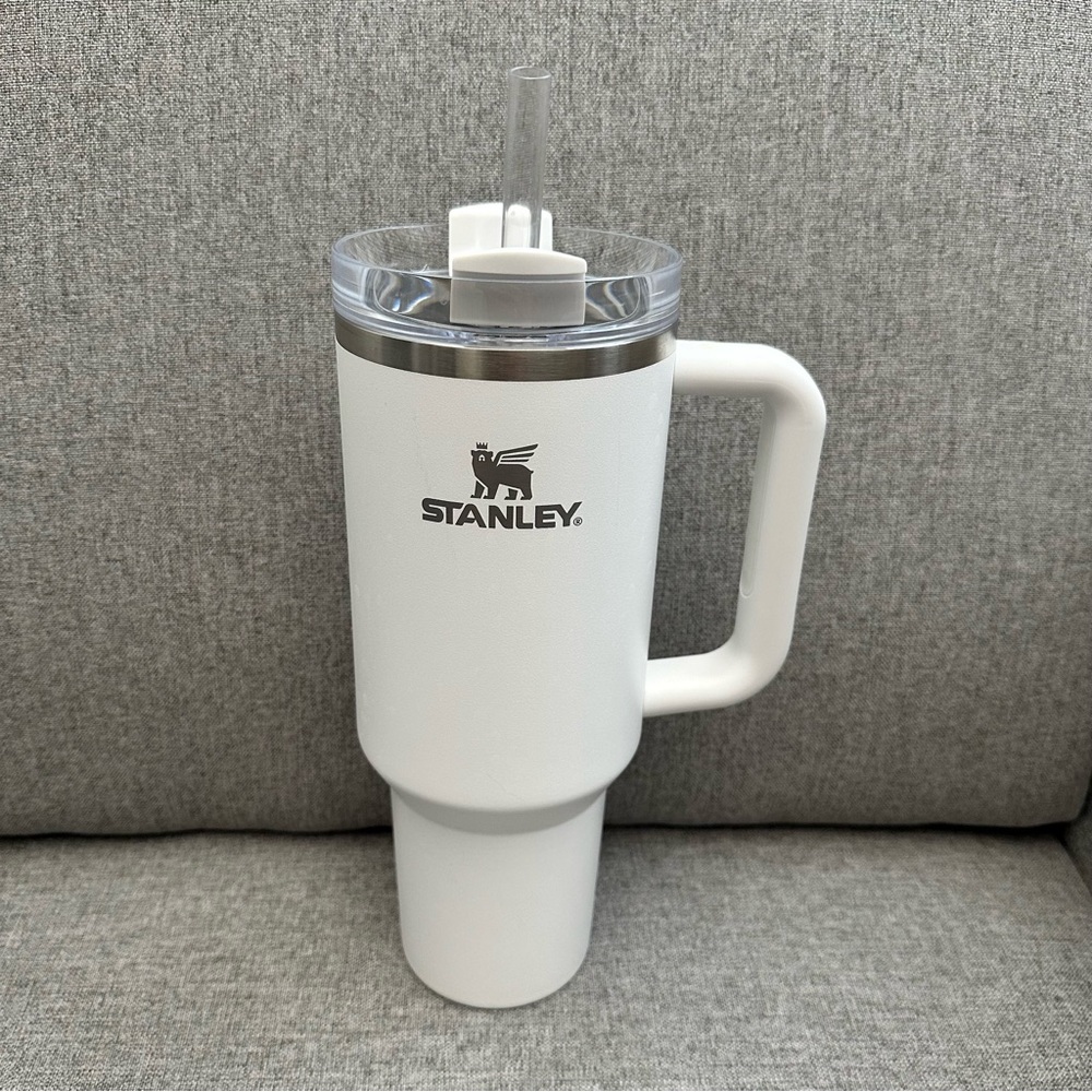 Stanley 40oz H2.0 quencher tumbler white